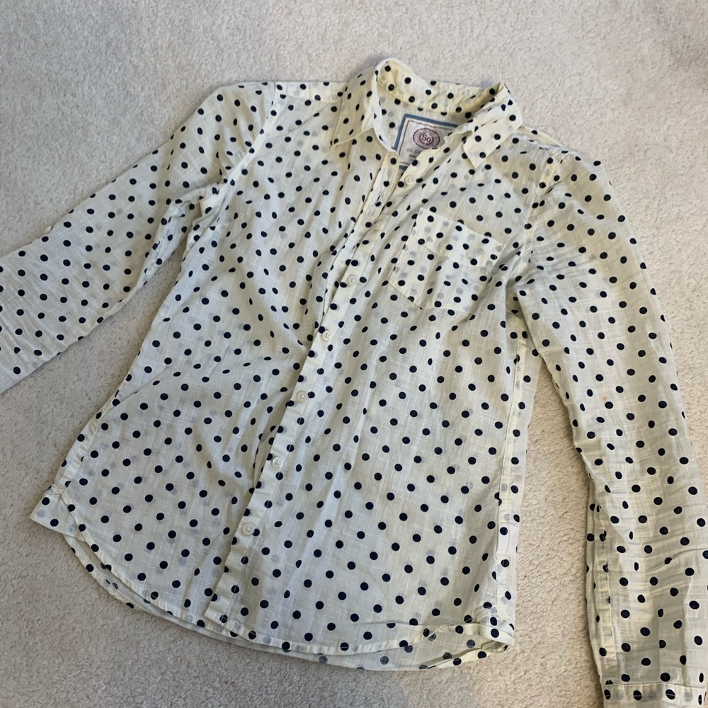 Polka dots!! 💗💗🖤🖤 button down